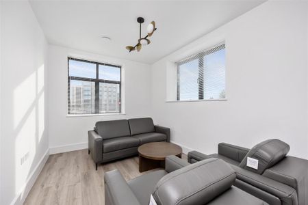 3 bedroom flat to rent - Photo 2