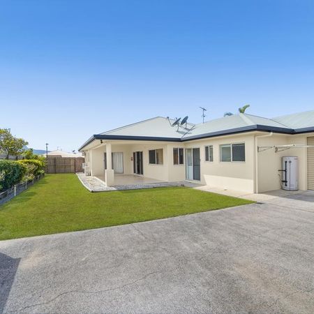Large Well Kept Family Home - Photo 3