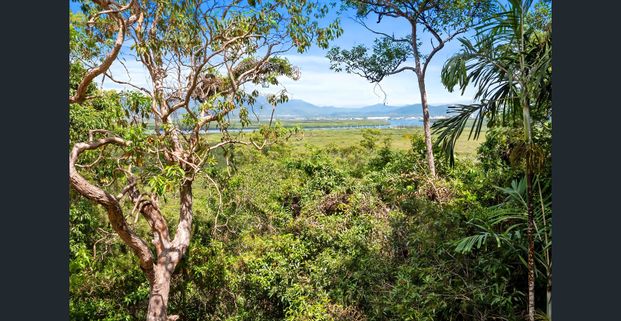 LUXURIOUS THREE BEDROOM RETREAT WITH BREATHTAKING VIEWS - Photo 1