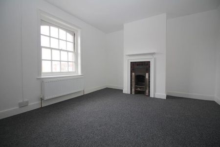 3 Bedroom Maisonette to let - Photo 3