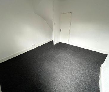 3 bedroom end of terrace house to rent - Photo 1