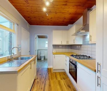 3 bedroom semi-detached house to rent - Photo 5