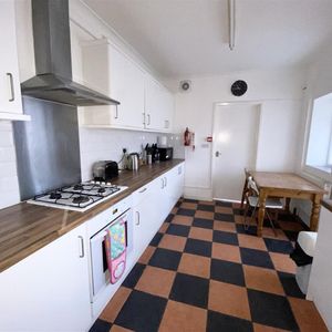 Room For Rent Gwyn Street, Pontypridd - Photo 2