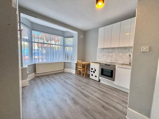 Studio Flat, London, NW11 - Photo 1