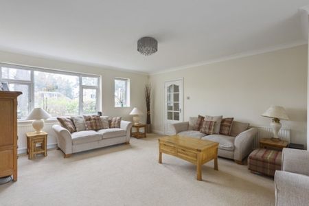 4 bedroom detached house to rent - Photo 2