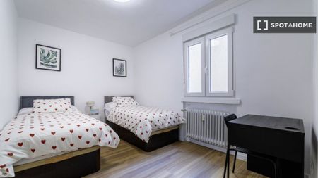 4 room luxury Flat for rent in Madrid, Spain - Photo 3