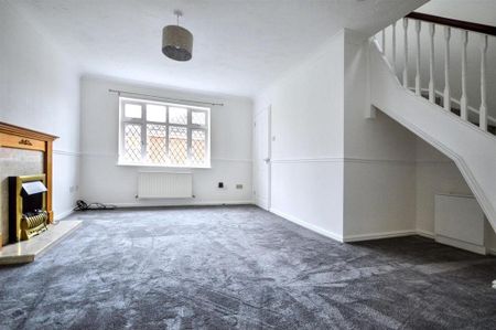 3 bedroom semi-detached house to rent - Photo 2