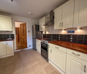 4 bedroom semi-detached house to rent - Photo 6