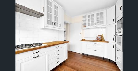 Light-Filled & Convenient Two-Bedroom Home in the Heart of Ashburton - Photo 5