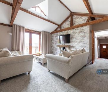 2 bedroom semi-detached house to rent - Photo 4