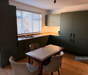 3 bedroom semi-detached house to rent - Photo 5