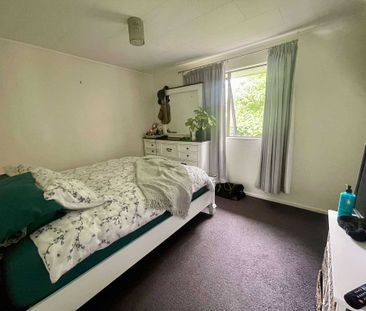 9A Taioma Crescent, Te Atatu Peninsula - Photo 2