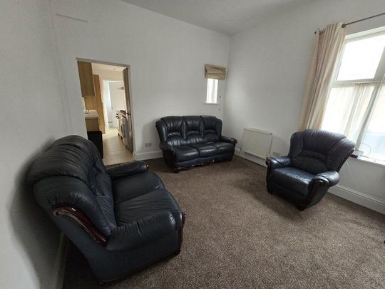 4 bedroom terraced house to rent - Photo 1