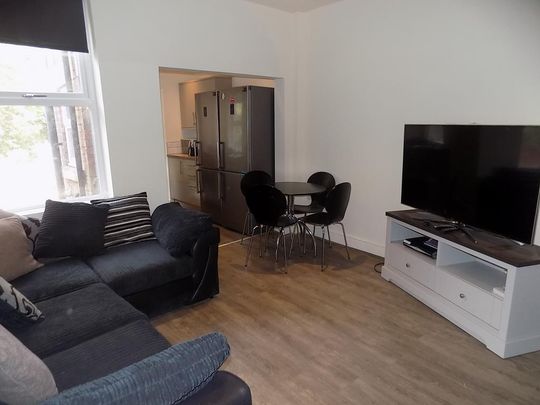 1 bedroom in a house share to rent - Photo 1
