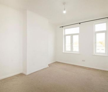 3 bedroom flat to rent - Photo 3