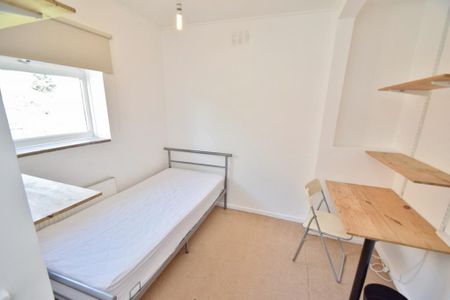 4 bedroom semi-detached house to rent - Photo 5