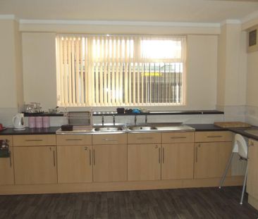 1 bedroom in a house share to rent - Photo 4