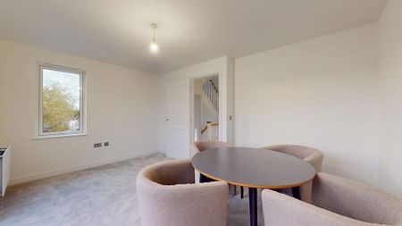 3 bedroom semi-detached house to rent - Photo 4