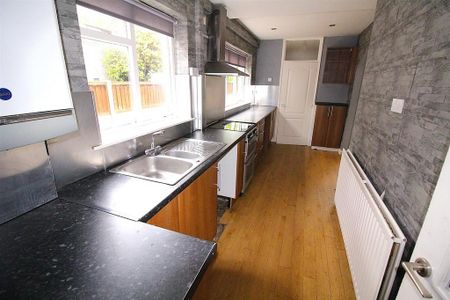 3 bedroom semi-detached house to rent - Photo 5