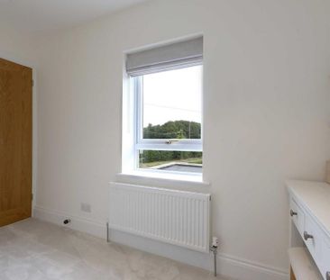 4 bedroom semi-detached house to rent - Photo 6