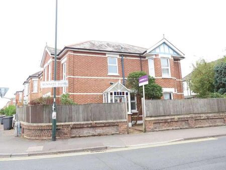 Bedroom Detached House In Charminster, BH8 - Photo 2