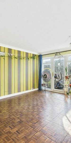 Inglewood Avenue, Camberley Inglewood Avenue, Camberley - Photo 1