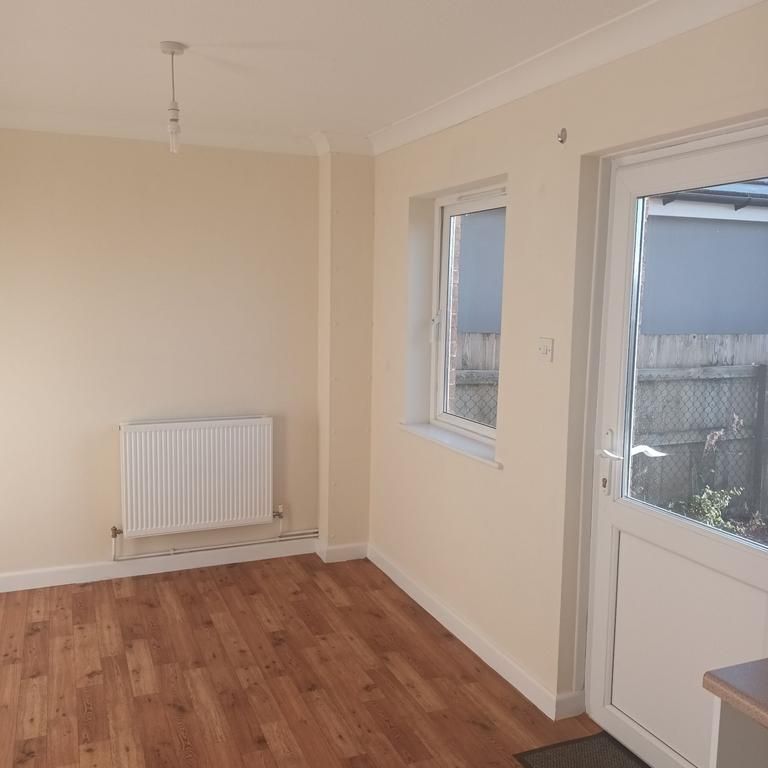 2 bedroom semi-detached house to rent - Photo 1