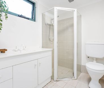 Stylish Apartment - Panoramic District Views with parking - Photo 6