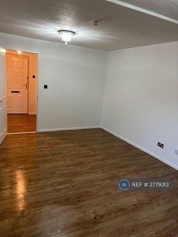 3 bedroom flat to rent - Photo 3