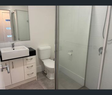 2/25 North Road, Wynnum West, Qld 4178 - Photo 1
