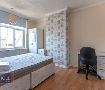 4 bedroom terraced house to rent - Photo 6