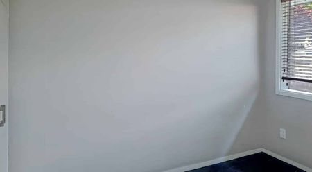 Great location And Tidy Two Bedroom Townhouse - Photo 4