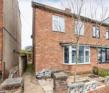 4 bedroom semi-detached house to rent - Photo 5