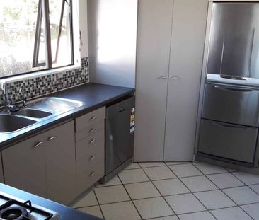 19 Chivalry Road, Glenfield, Auckland - Photo 3