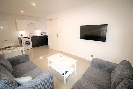 2 Bedroom Apartment - Photo 4