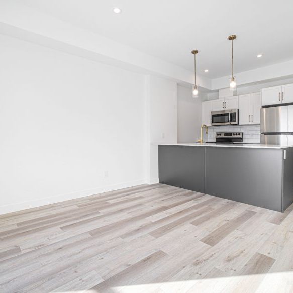 Georgia: Gold Accents – 196 Colony, Winnipeg, MB - Photo 1