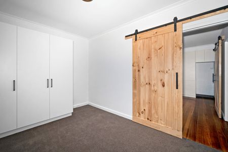 RENOVATED TWO BEDROOM UNIT IN BALLARAT CENTRAL - Photo 5