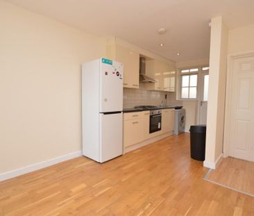 3 bedroom terraced house to rent - Photo 6