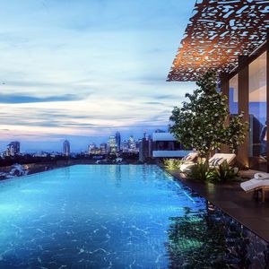 Waterfall Luxury 1 Bedroom with Large study Fully Furnished with luxry furnitures for Lease! - Photo 2