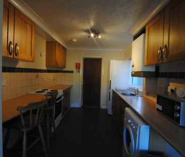 5 bedroom detached house to rent - Photo 2