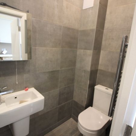 Studio Flat, High Street, SE25 - Photo 3