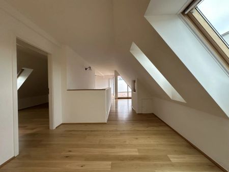 UNBEFRISTETE Dachgeschoss mit 6 Zimmern, 2 Terrassen & Wellnessbereich |als WG oder Büro nutzbar - Foto 2