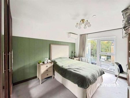 Noel Coward Avenue, UB9 - Photo 3