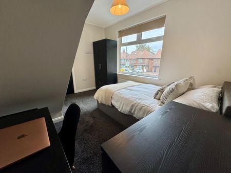 6 Bed Semi-Detached House, Beeston Road, NG7 - Photo 5