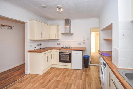 2 bedroom apartment to rent - Photo 5