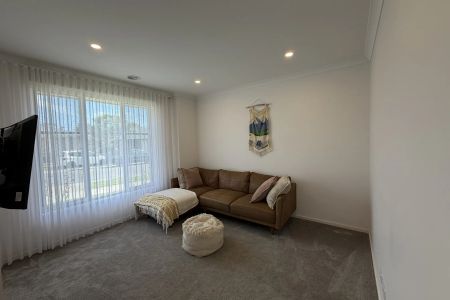 Family Home - Photo 4