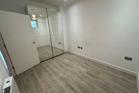 Edinburgh Gate - Photo 5