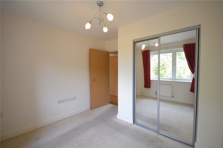 Dalmeny Way, Epsom, Surrey, KT18 7DD - Photo 2