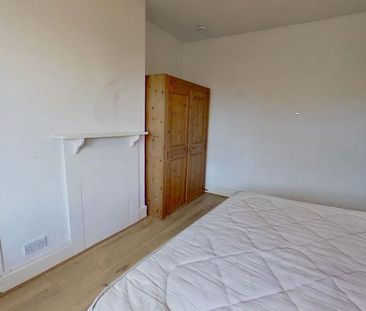 5 bedroom semi-detached house to rent - Photo 4