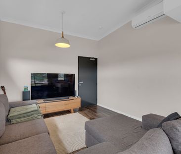 Modern Apartment Close to Amenities - Photo 3